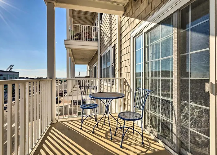 Balcony W/ Inlet View: Dtwn Ocean Holiday home