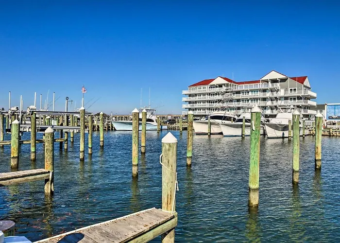Balcony W/ Inlet View: Dtwn Ocean Holiday home *